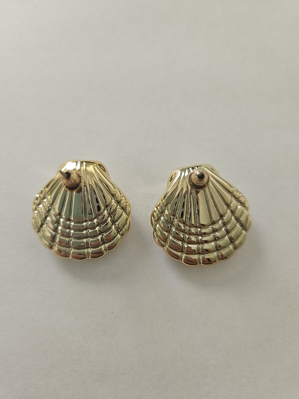 Golden Shell Stud Earrings Preppy Summer Vacation Feminine Retro 80s - Picture 3 of 4